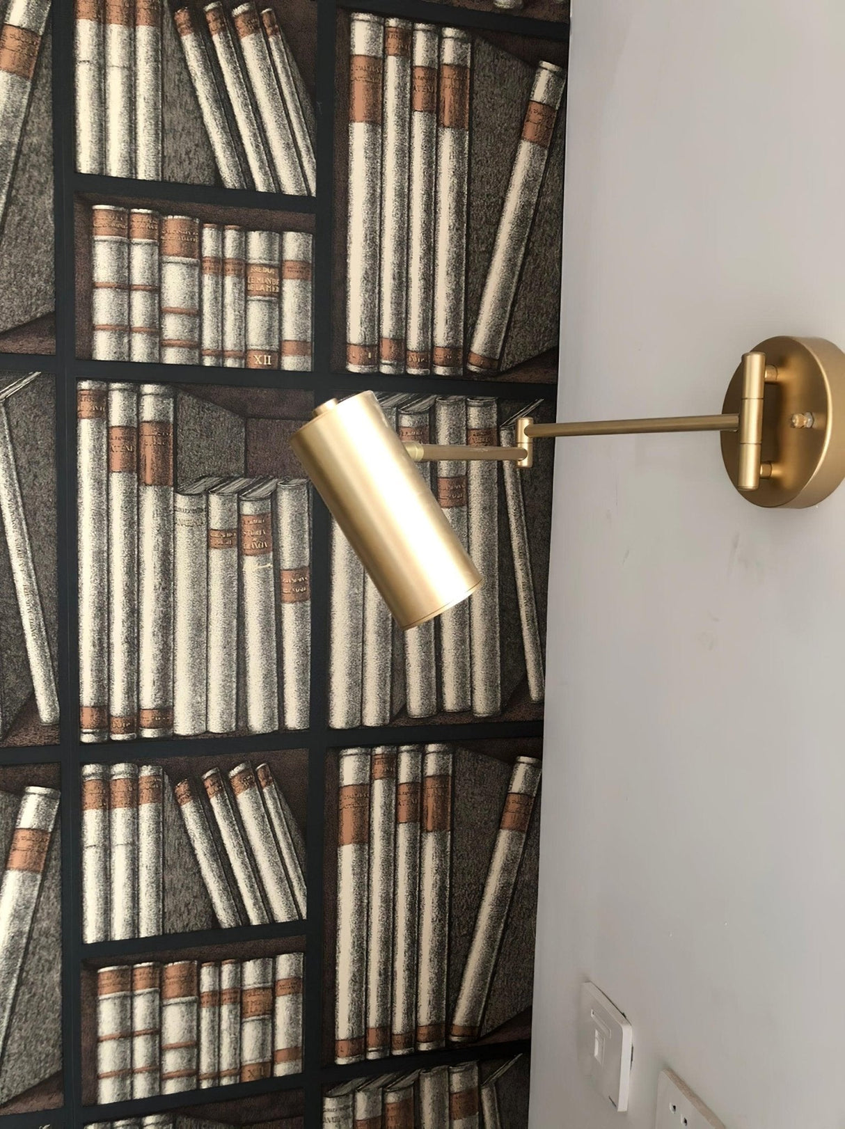 Retro Swing Arm Wall Lamp – Stilig Accentbelysning för Lästhörnor Carvallo