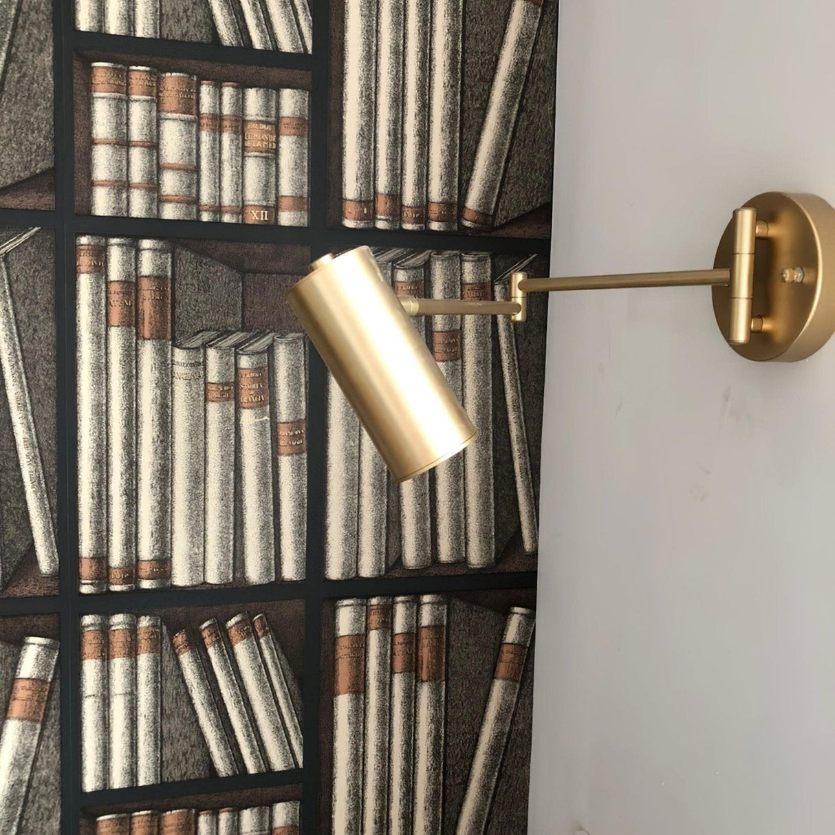 Justerbar svingarm vägglampa Carvallo