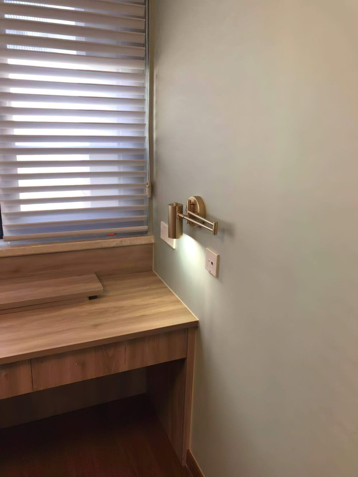 Retro Swing Arm Wall Lamp – Stilig Accentbelysning för Lästhörnor Carvallo