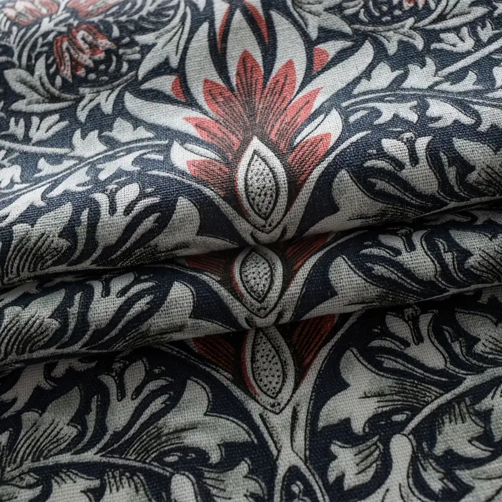 Tisteln Ebonleaf Floral Tapestry Gardin Carvallo