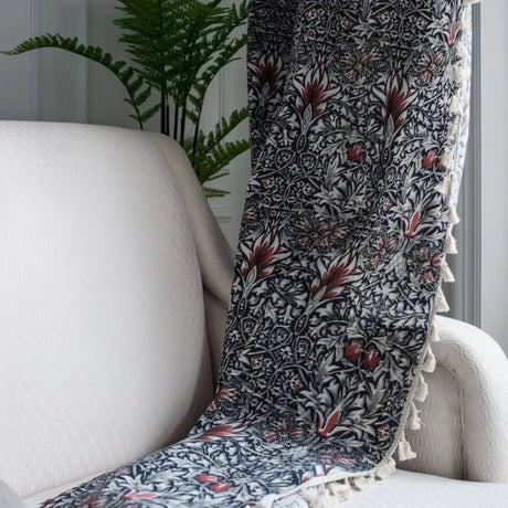 Tisteln Ebonleaf Floral Tapestry Gardin Carvallo