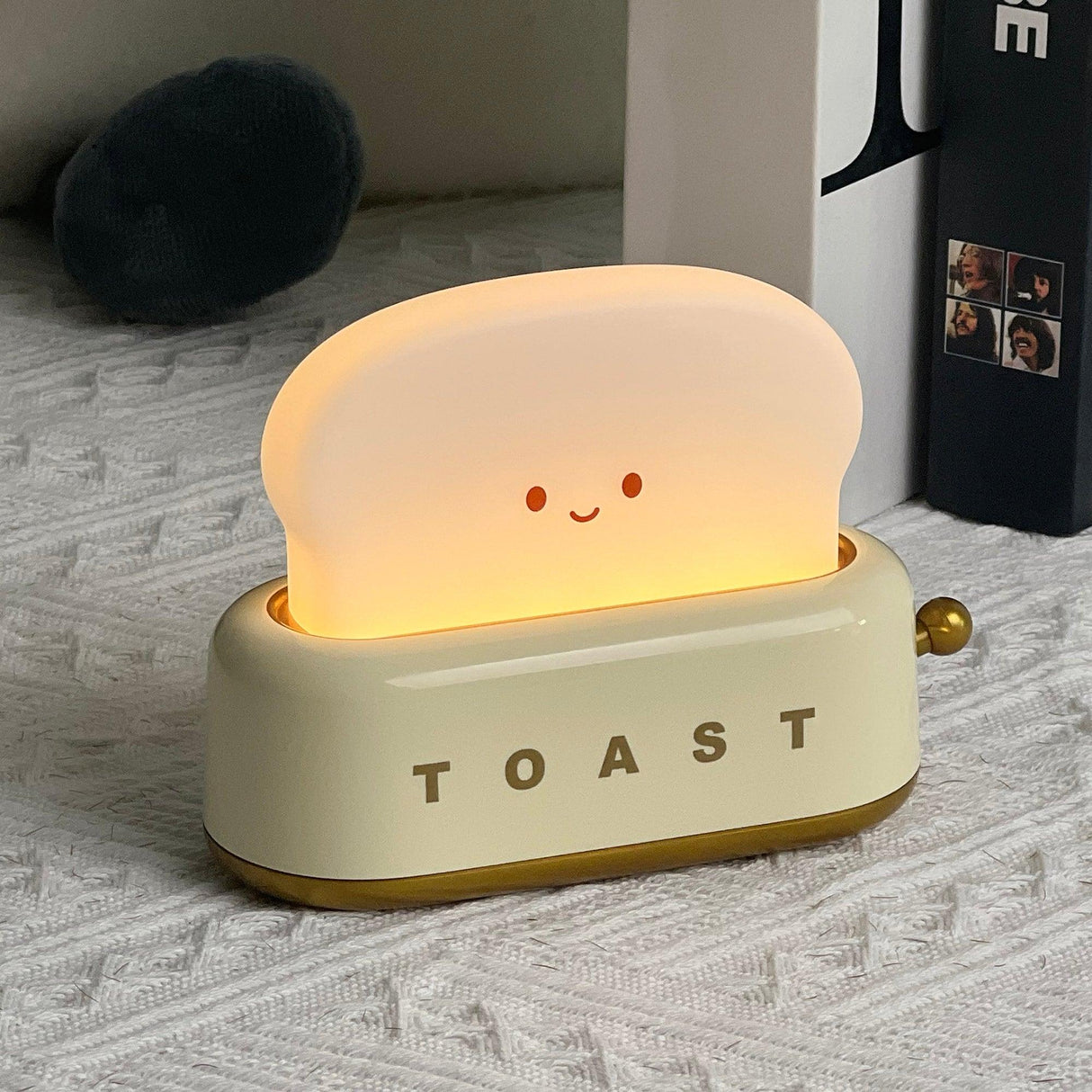 GlowToast Lampa – Bärbar Bröd-Toast Cartoon LED Nattlampa Carvallo