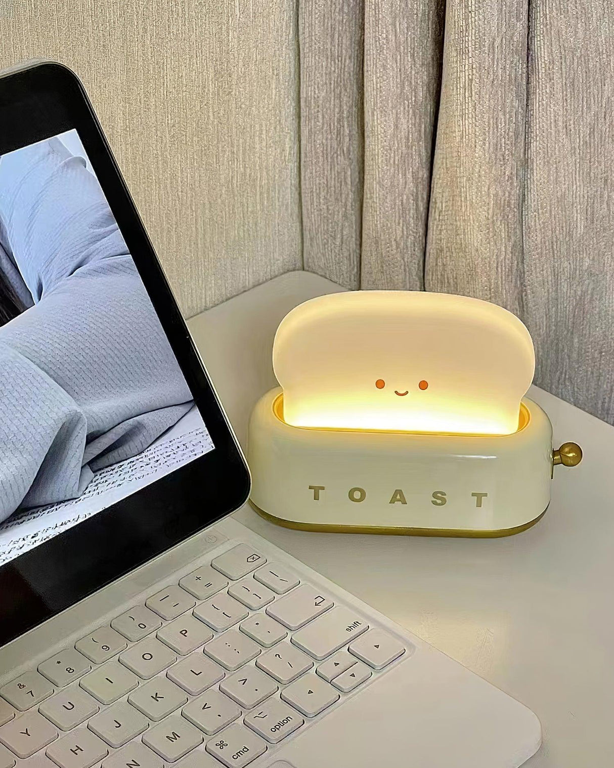 GlowToast Lampa – Bärbar Bröd-Toast Cartoon LED Nattlampa Carvallo