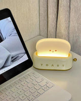 GlowToast Lampa – Bärbar Bröd-Toast Cartoon LED Nattlampa Carvallo