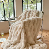 PlushWarmth - Lyxig pälspläd för säng och soffa MILA Sverige