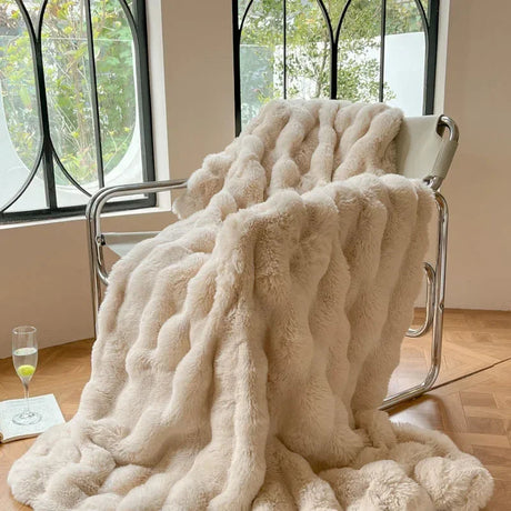 PlushWarmth - Lyxig pälspläd för säng och soffa MILA Sverige