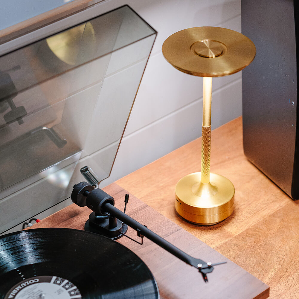 LuxRoyale Trådlös LED Bordslampa – Vattentålig, Justerbar Ljusstyrka, & Modern Design Carvallo