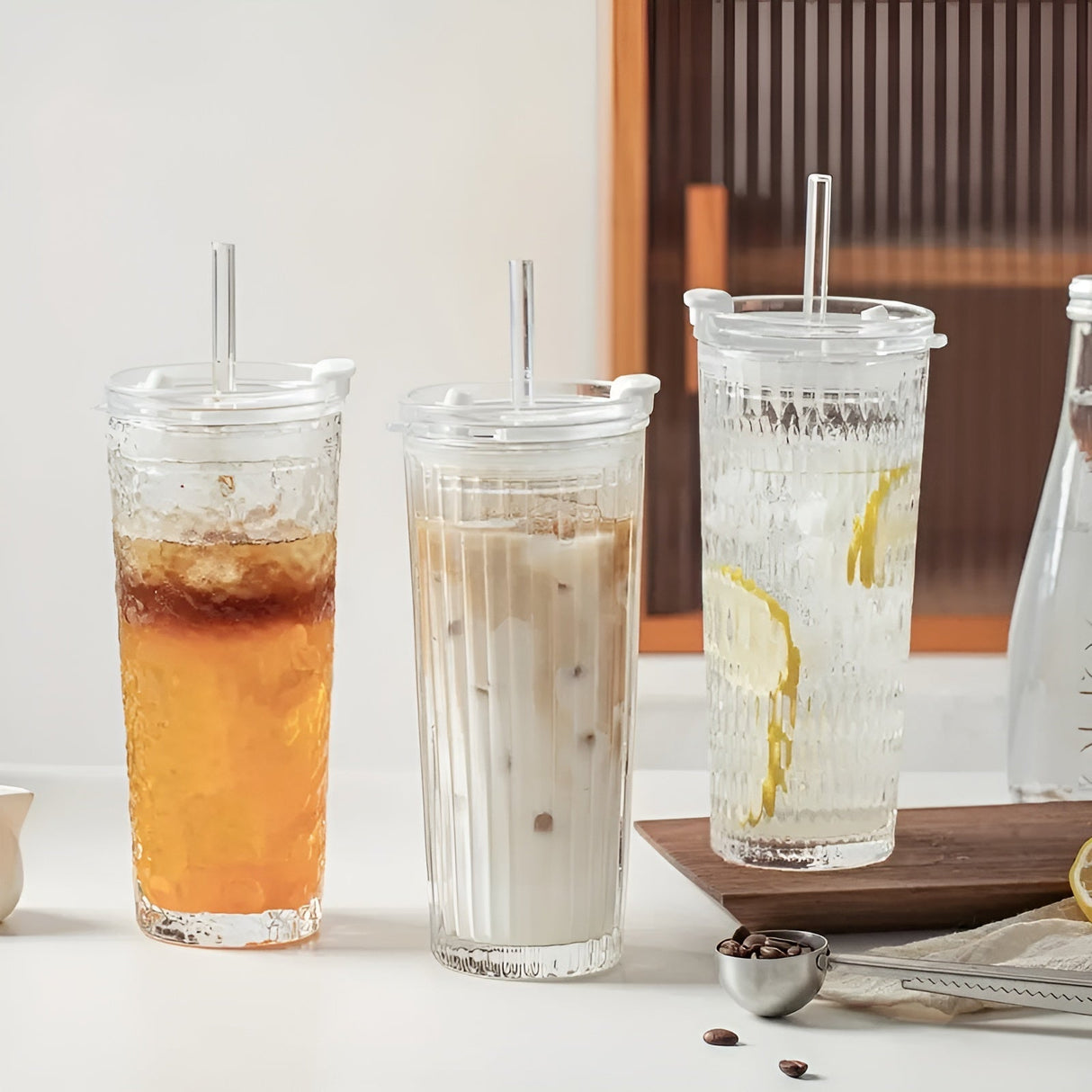 Dricksglas med lock & sugrör – Modern 2-delars set av glas | Återanvändbar & Halkfri, Idealisk för kaffe, te & kalla drycker Carvallo