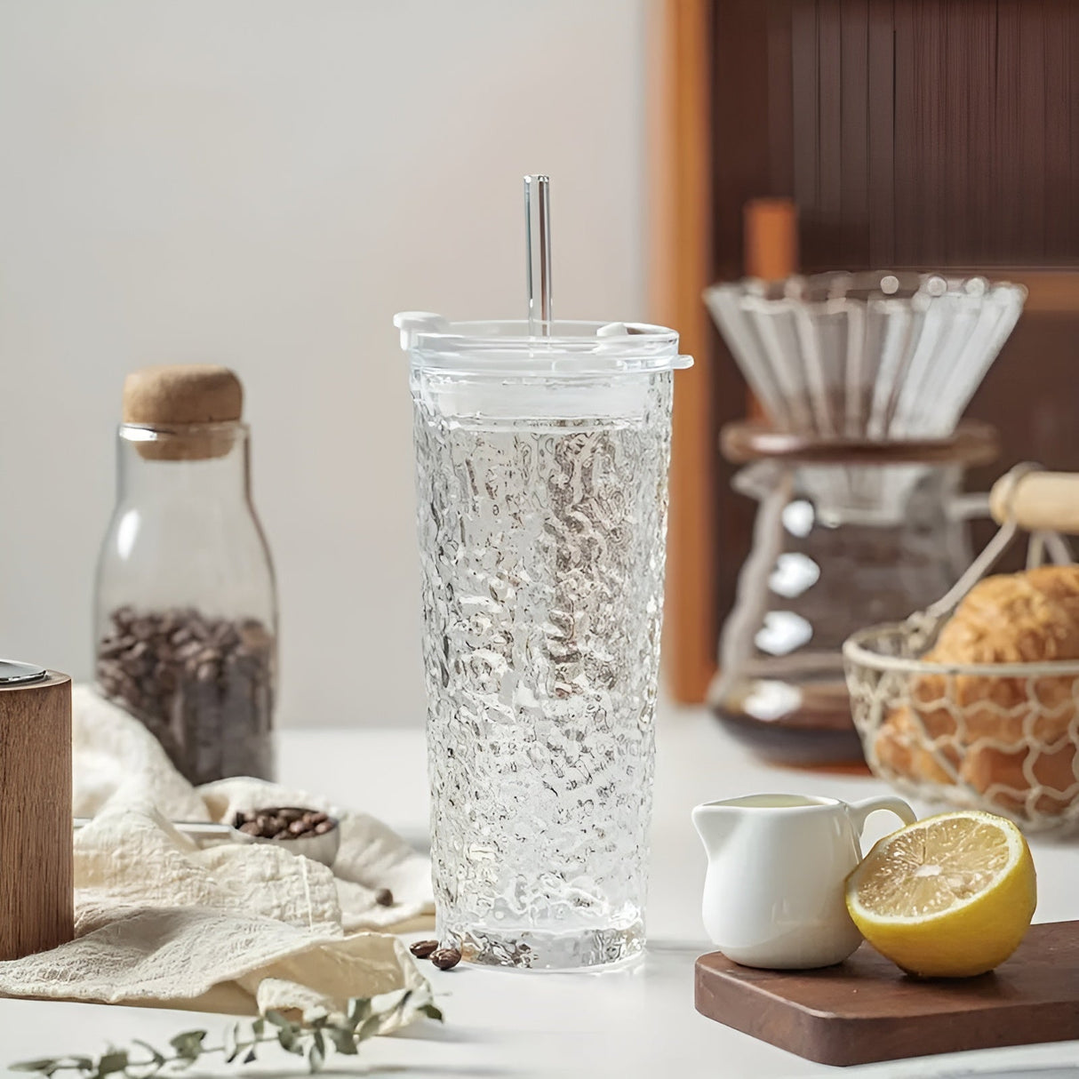 Dricksglas med lock & sugrör – Modern 2-delars set av glas | Återanvändbar & Halkfri, Idealisk för kaffe, te & kalla drycker Carvallo