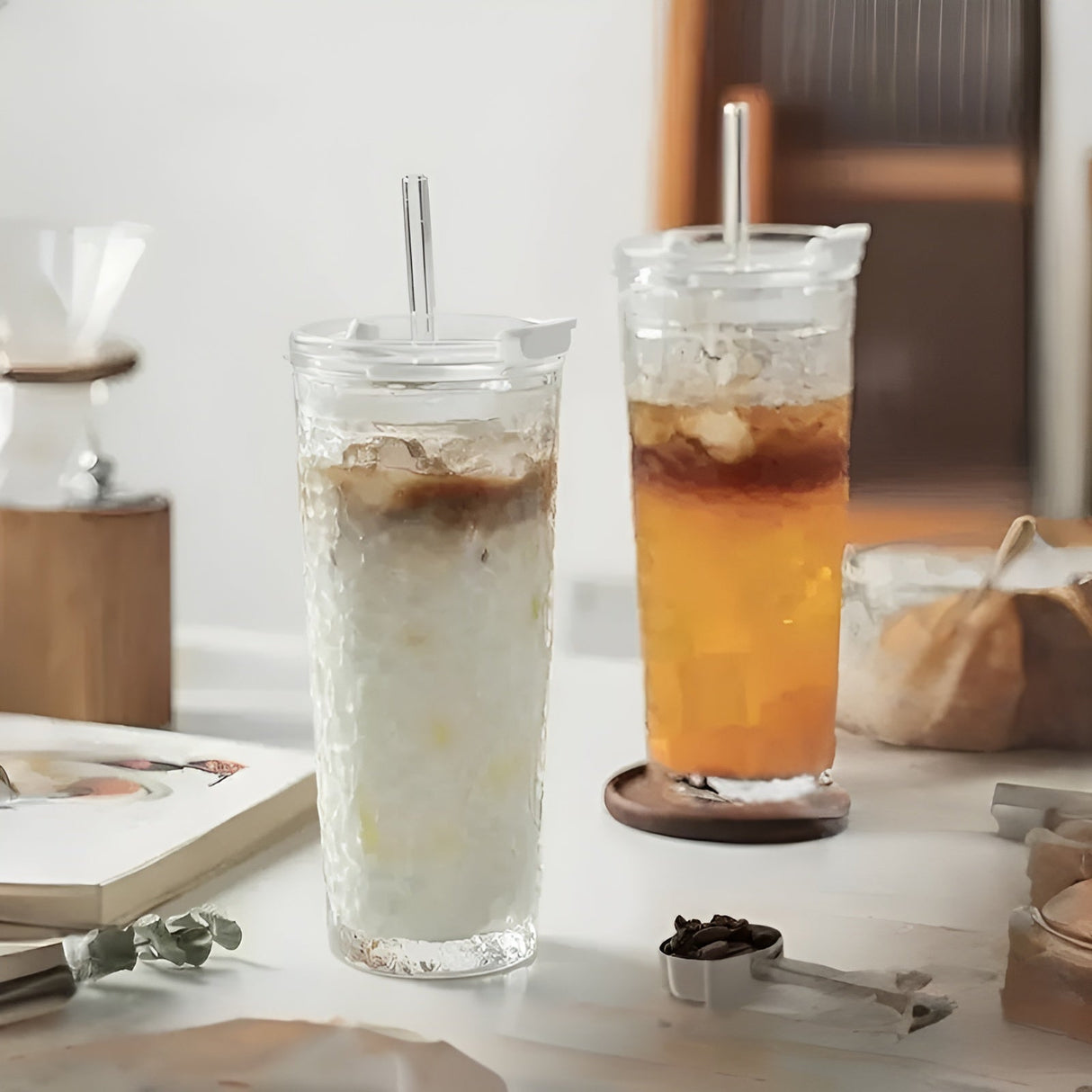 Dricksglas med lock & sugrör – Modern 2-delars set av glas | Återanvändbar & Halkfri, Idealisk för kaffe, te & kalla drycker Carvallo