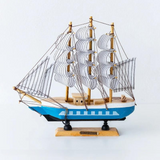 Royaleva Nordic Wooden Sailboat Sculpture - LED Belyst Dekorationsstycke, Batteridriven Carvallo