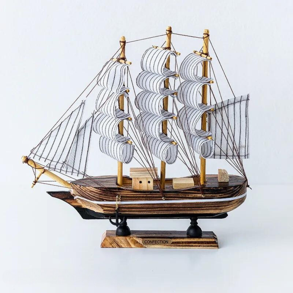 Royaleva Nordic Wooden Sailboat Sculpture - LED Belyst Dekorationsstycke, Batteridriven Carvallo