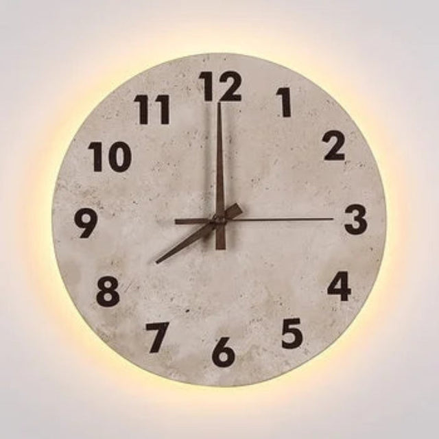 Carvallo – Klassisk runt väggur med snygga siffror och tyst kvartsmekanism Carvallo