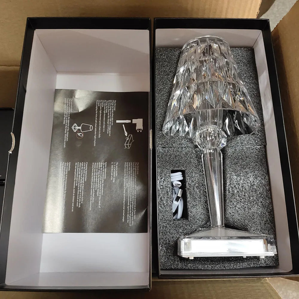 CrystalGlow - Dimbar Akryl Bordslampa med Luksuriöst Ljusspel för Vardagsrum och Sovrum Carvallo