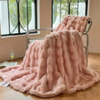 PlushWarmth - Lyxig pälspläd för säng och soffa MILA Sverige