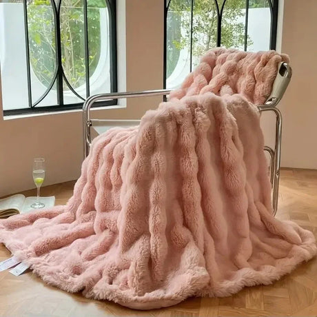 PlushWarmth - Lyxig pälspläd för säng och soffa MILA Sverige