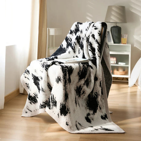 Velora Svart Vit Fuzzy Stickad Filt Carvallo