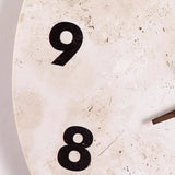 Carvallo – Klassisk runt väggur med snygga siffror och tyst kvartsmekanism Carvallo