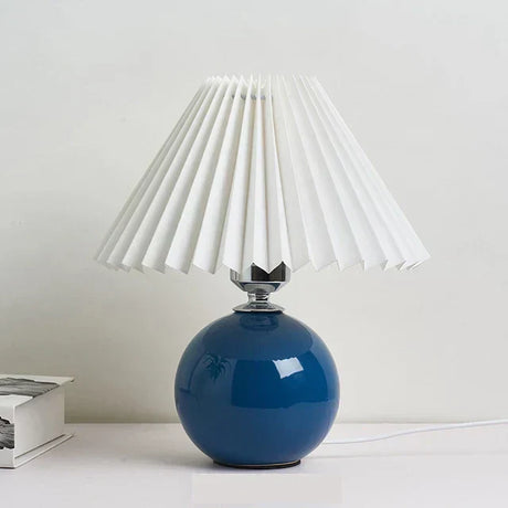 ClassicGlow - Vintage Bordslampa med Rynkad Lampskärm Carvallo
