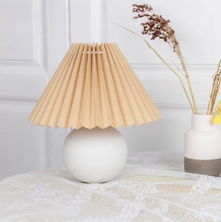 Antik Plisserad Vintage Bordslampa för Elegant Heminredning Belysning Carvallo