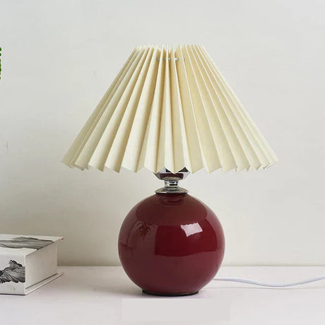 ClassicGlow - Vintage Bordslampa med Rynkad Lampskärm Carvallo