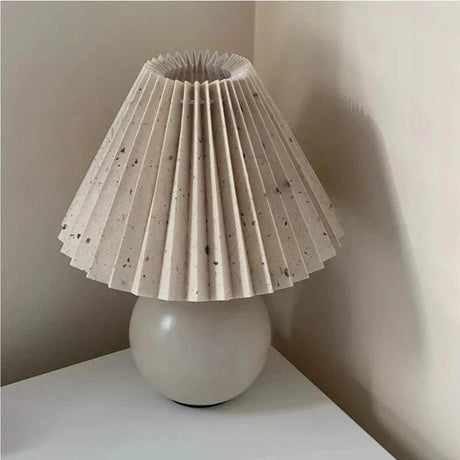 Antik Plisserad Vintage Bordslampa för Elegant Heminredning Belysning Carvallo