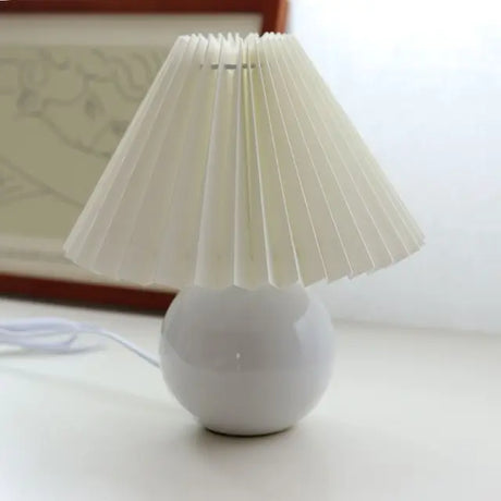 Antik Plisserad Vintage Bordslampa för Elegant Heminredning Belysning Carvallo