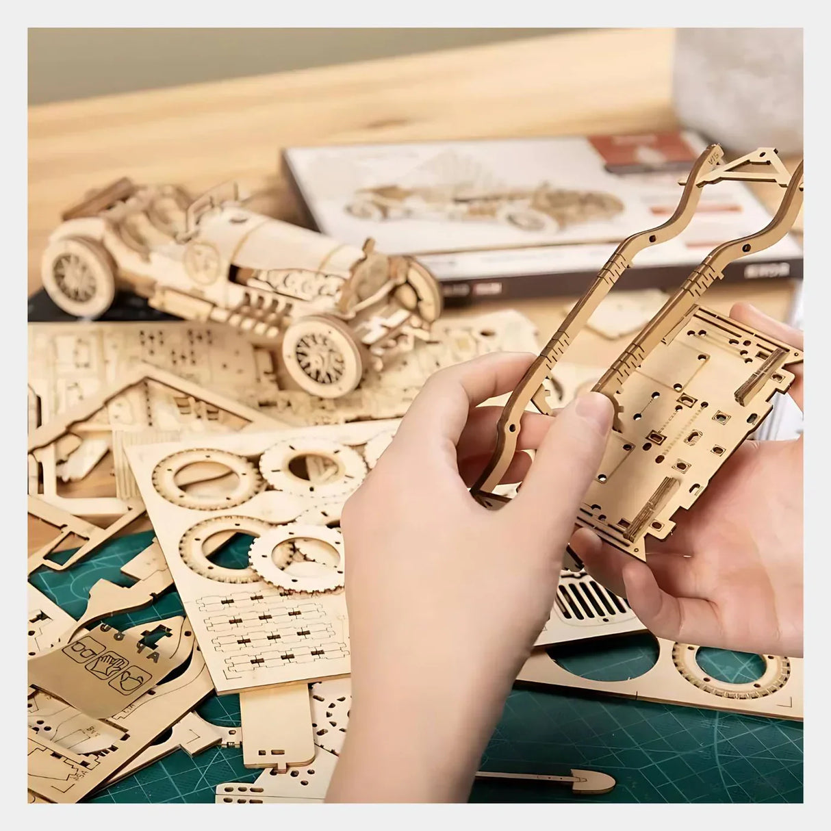 RetroRacer - Trä Grand Prix bilbyggset Carvallo