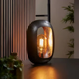 Vintage-stil bordslampa i metall med elegant svart nickel-finish – finns i liten, medel och stor Carvallo