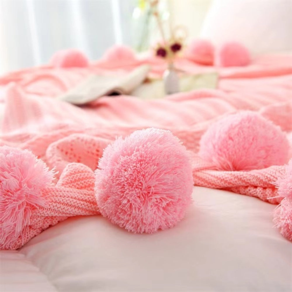 Whimsy Fluffy Pom-Pom Macaron Filt Carvallo