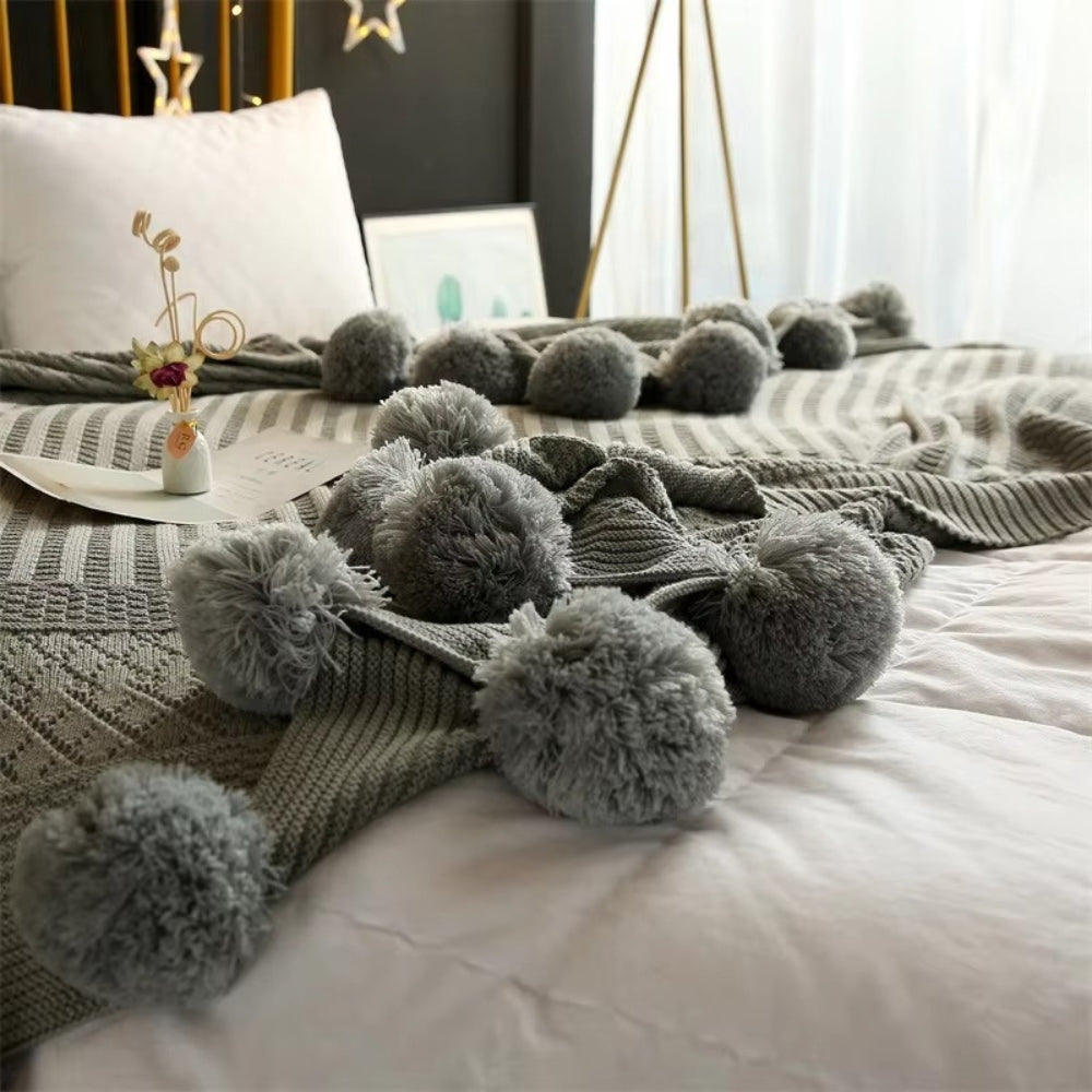 Whimsy Fluffy Pom-Pom Macaron Filt Carvallo