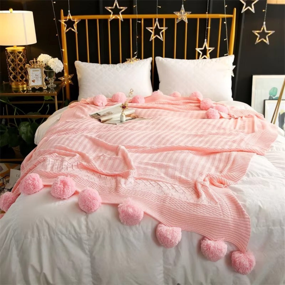 Whimsy Fluffy Pom-Pom Macaron Filt Carvallo