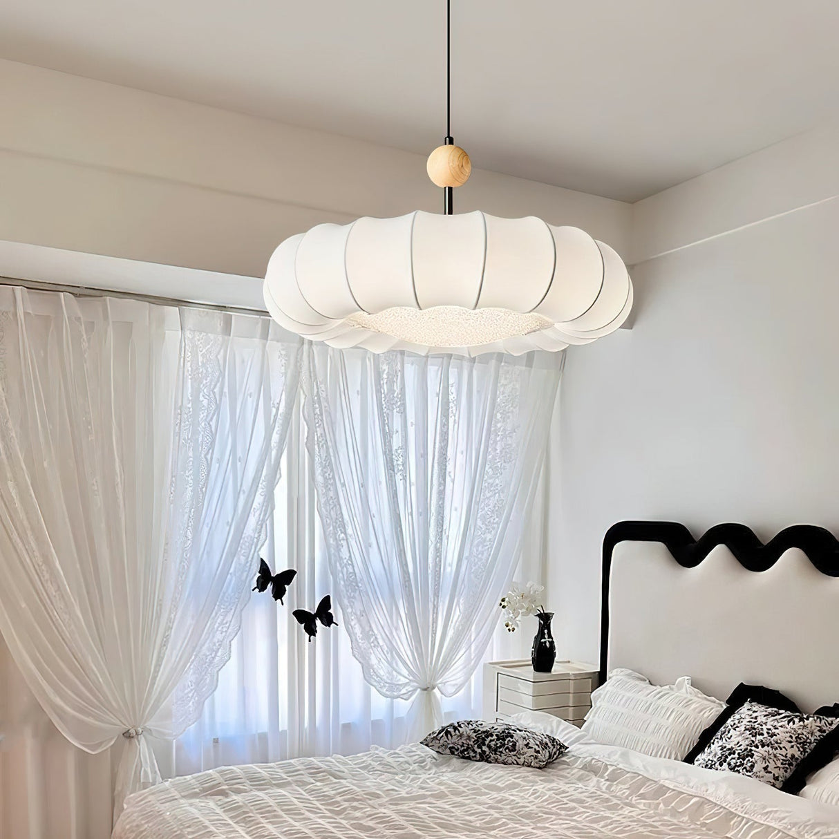 NimbusGlow – Takformad pendel med trädetaljer för lugna interiörer Carvallo