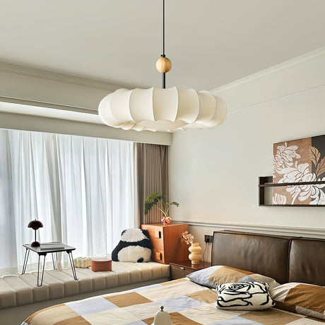 NimbusGlow – Takformad pendel med trädetaljer för lugna interiörer Carvallo