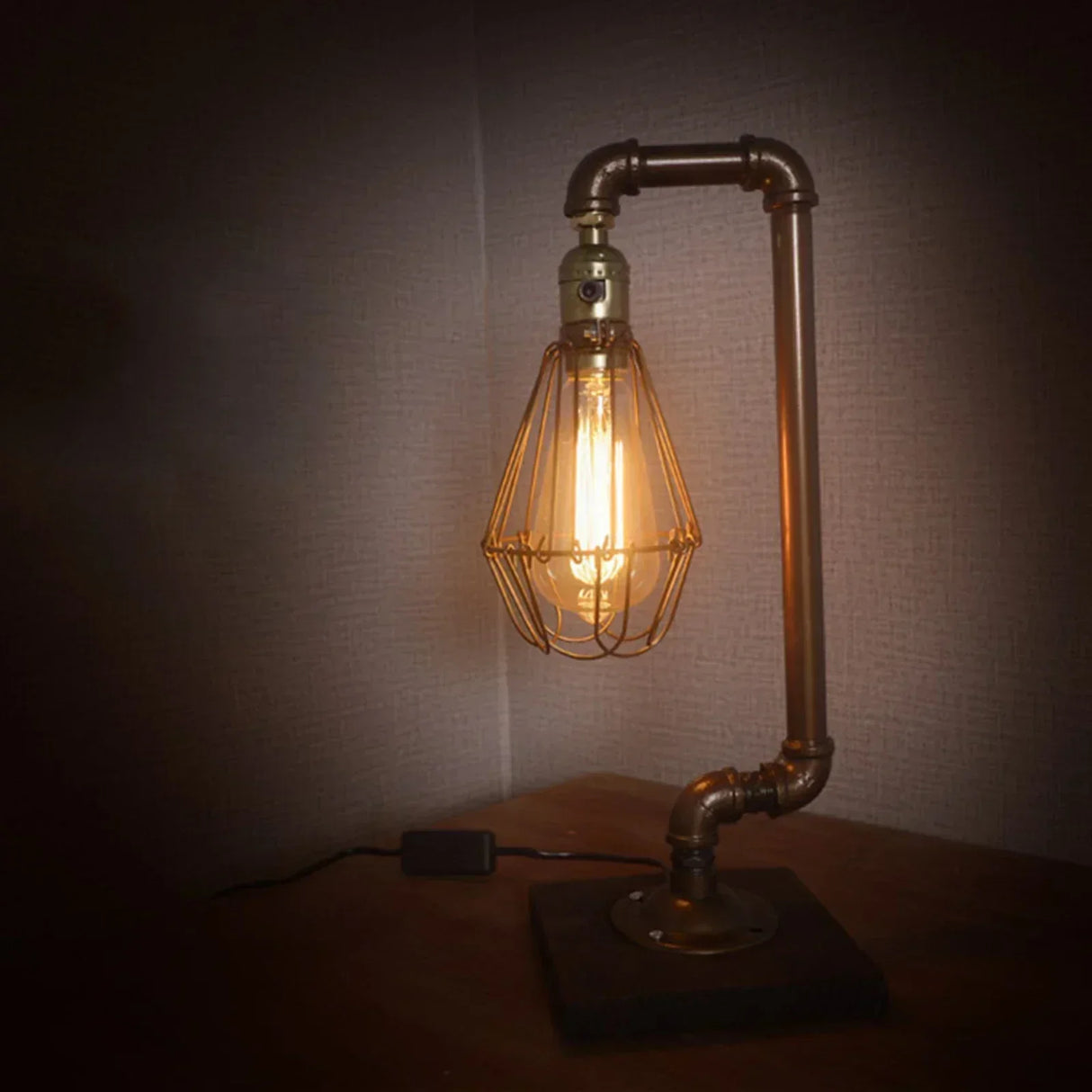 LumiVintage – Industriell Vintage Metallbordslampa, Retro Loft-design för Vardagsrum, Kontor och Sovrum Carvallo