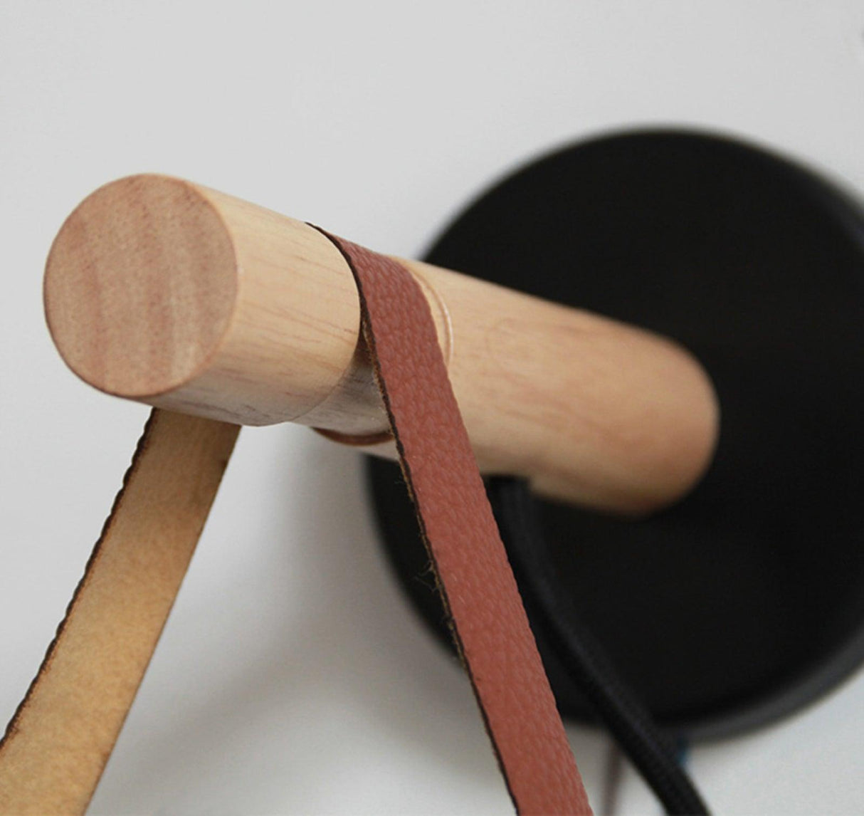 Kegelformad träväggslampa Carvallo