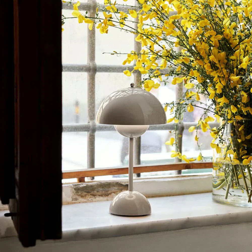 LunarGlow - LED-bordslampa för en ambient interiör MILA Sverige