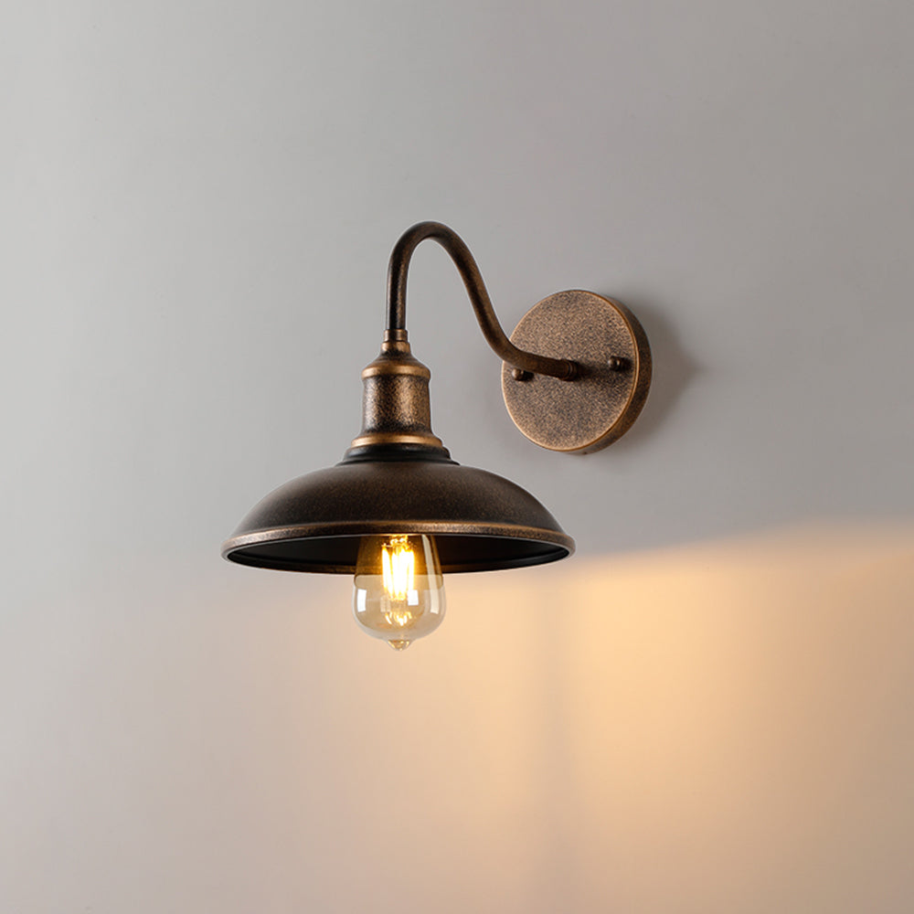 Väderbeständig utomhusbowl-lampa med rustik mässingsfinish Carvallo