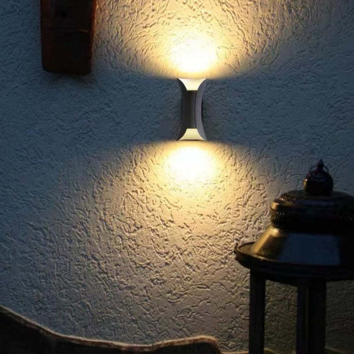 Vattentät LED Vägglampa | 7.9–11.8 x 3.9–4.7 tum | Aluminium & Glas | IP65 Klassad Modern Utomhusbelysning | Brick by Brick Carvallo