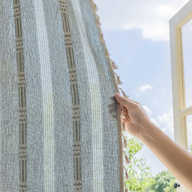 Randig Hål-Effekt Fringe Ljusfiltrering Gardin Carvallo