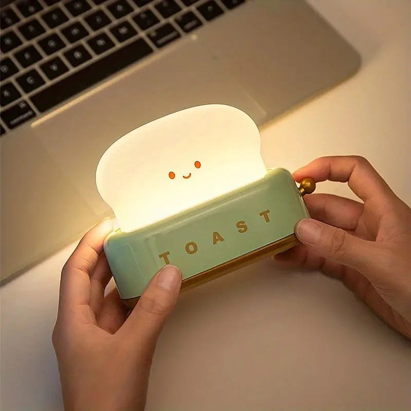 Söt sänglampa – Kawaii Toast LED-lampa för mysig belysning Carvallo