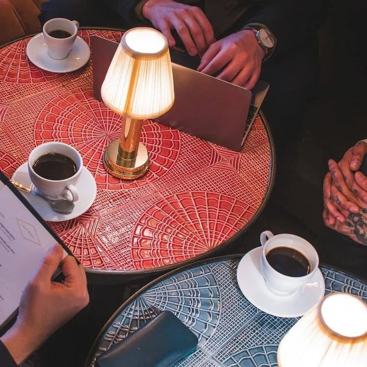 Elegant sladdlös LED Silk Touch bordslampa – modern elegans MILA Sverige