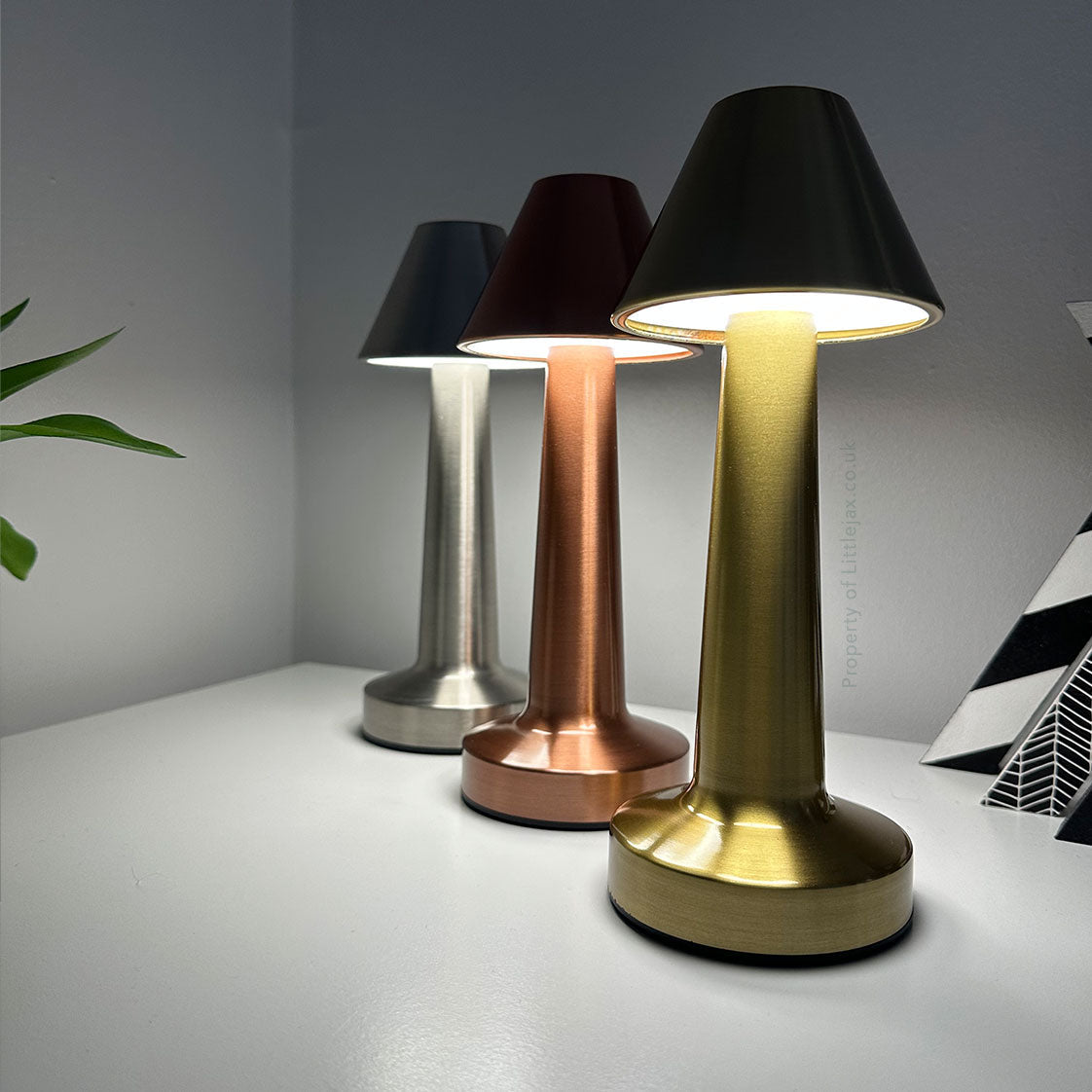 Ambient Oblique Modern Trådlös Bordslampa med 3 Belysningslägen Carvallo