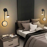 Carvallo – Väggmonterad lampa med böjd arm och cirkulärt ljus för varm atmosfär Carvallo