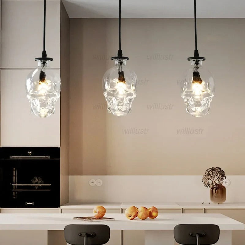 SkullGlow - Glas Skalle Hänge med LED-lampa för gotisk känsla Carvallo