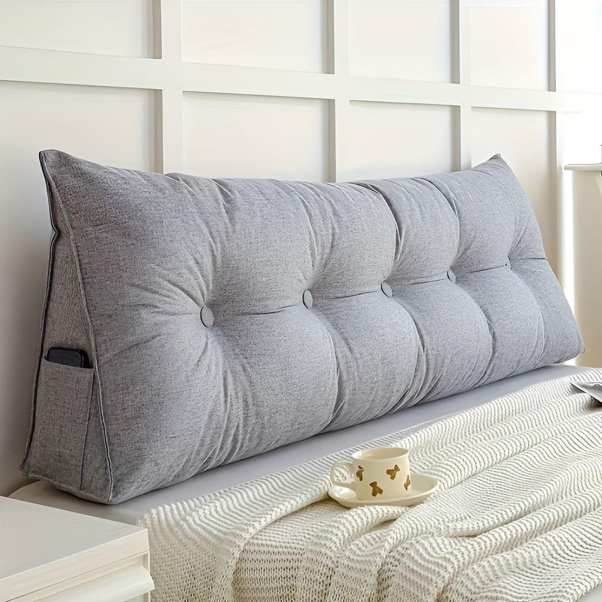 PlushTriangle Kudde – Andas Linne Triangulär Ryggkudde Carvallo