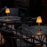 Elegant sladdlös LED Silk Touch bordslampa – modern elegans MILA Sverige