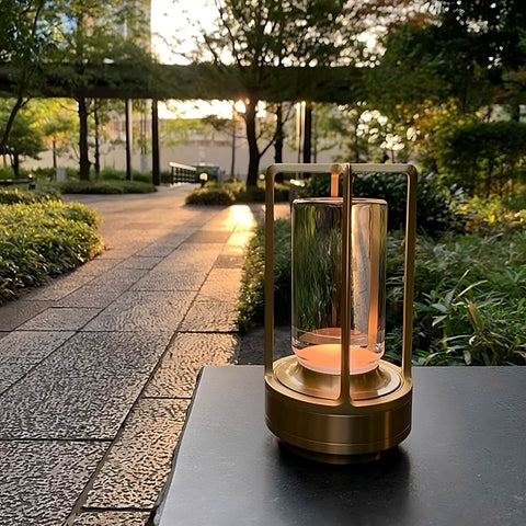 Lyxig och elegant trådlös bordslampa MILA Sverige