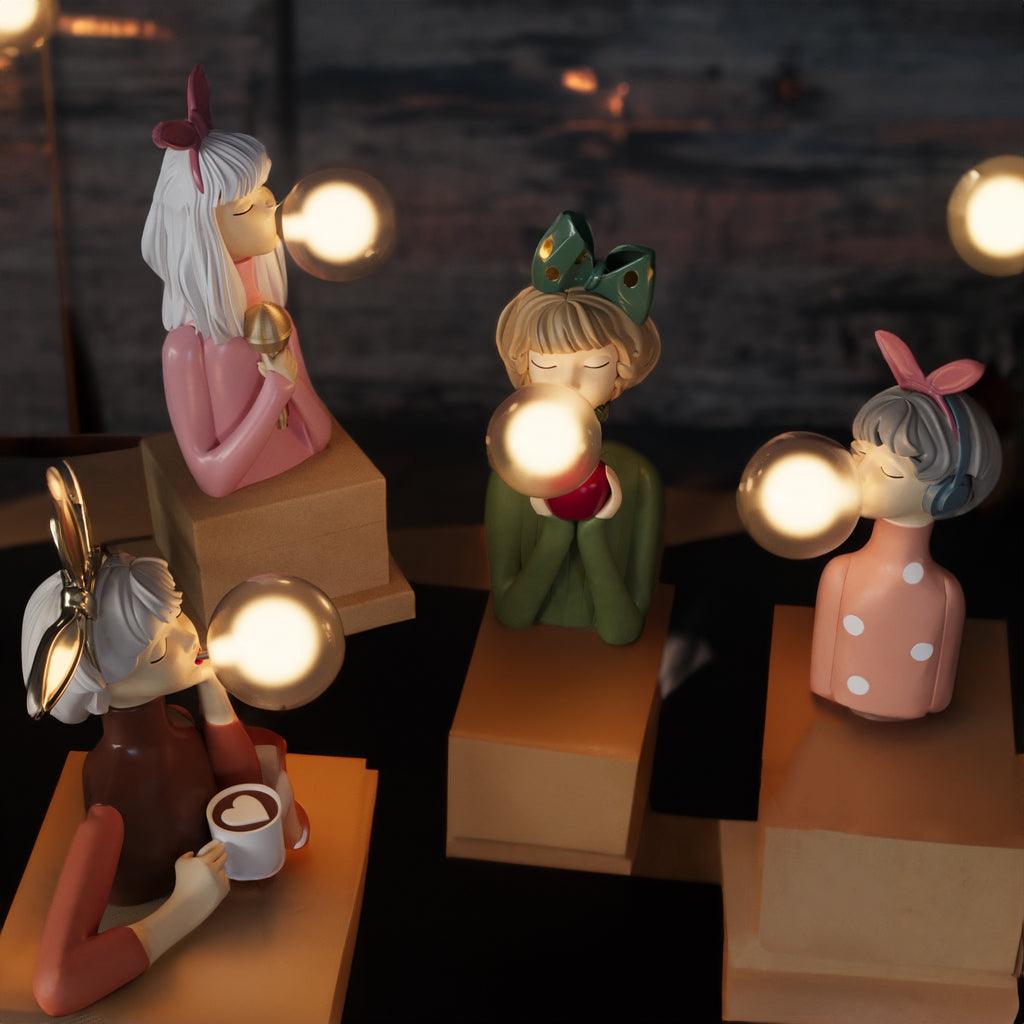 Chloé Lampa - Lekfull Flicklamp för Kreativa Interiörer Carvallo