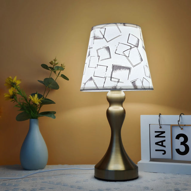 Gyllene Elegans Bordslampa - Förfinad Stil för Alla Utrymmen Carvallo